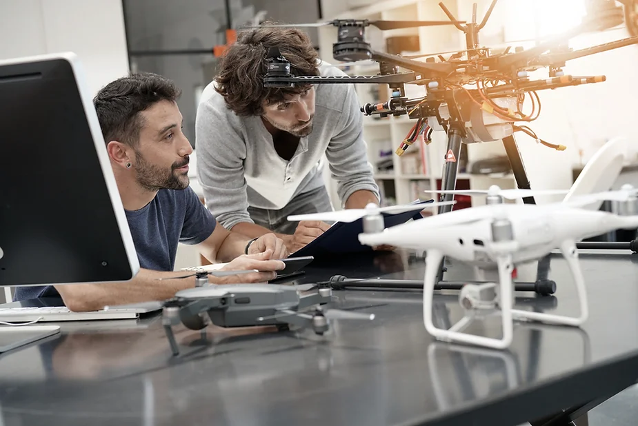 برنامج تدريب على التعامل مع الطائرات بدون طيار (الدرون)